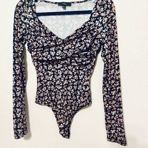 Lulu's Black Floral Long Sleeve Bodysuit size Small EUC